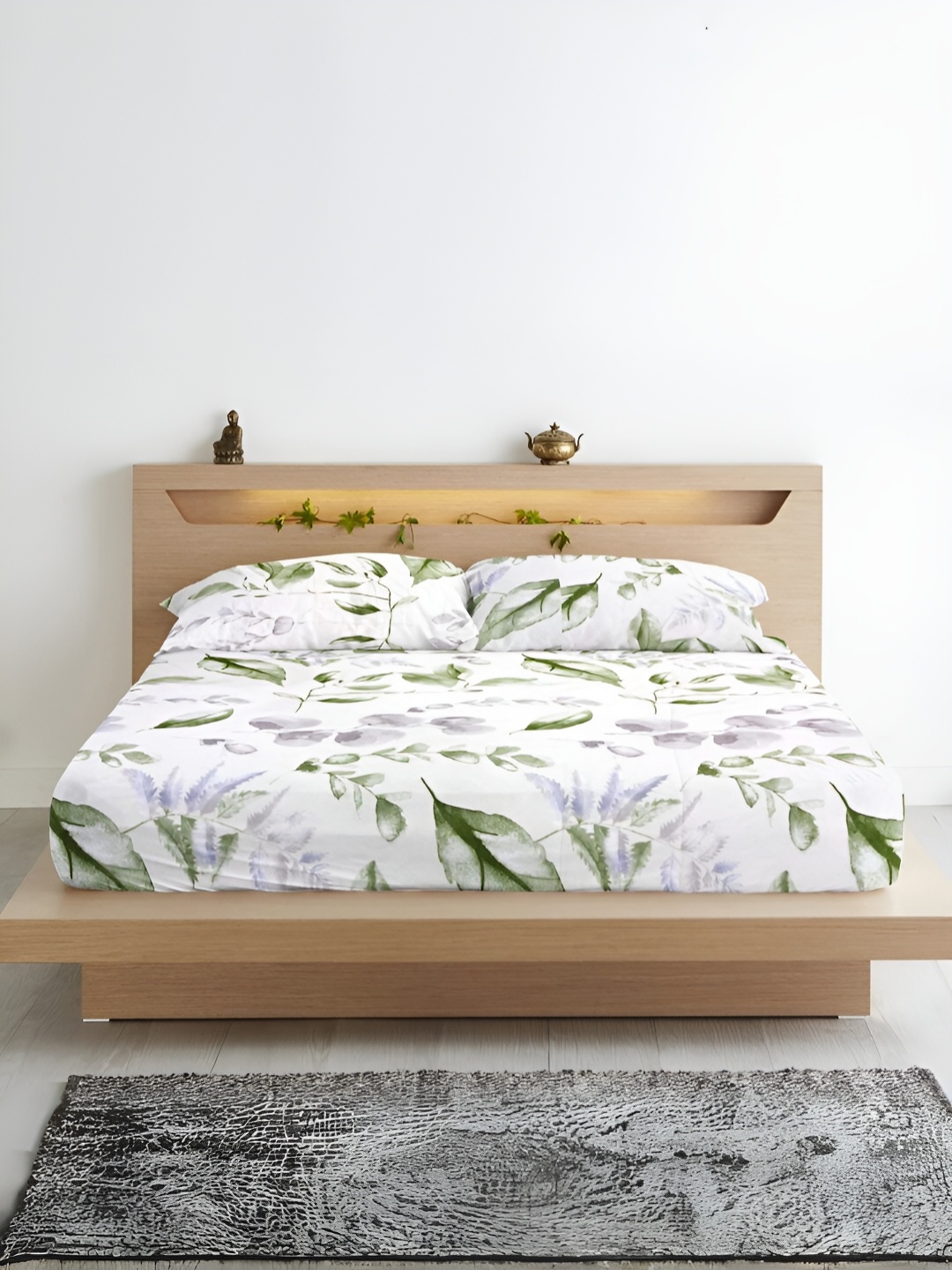 

Aurave Cream-Coloured Floral Microfiber 210 TC Fitted King Bedsheet with 2 Pillow Covers
