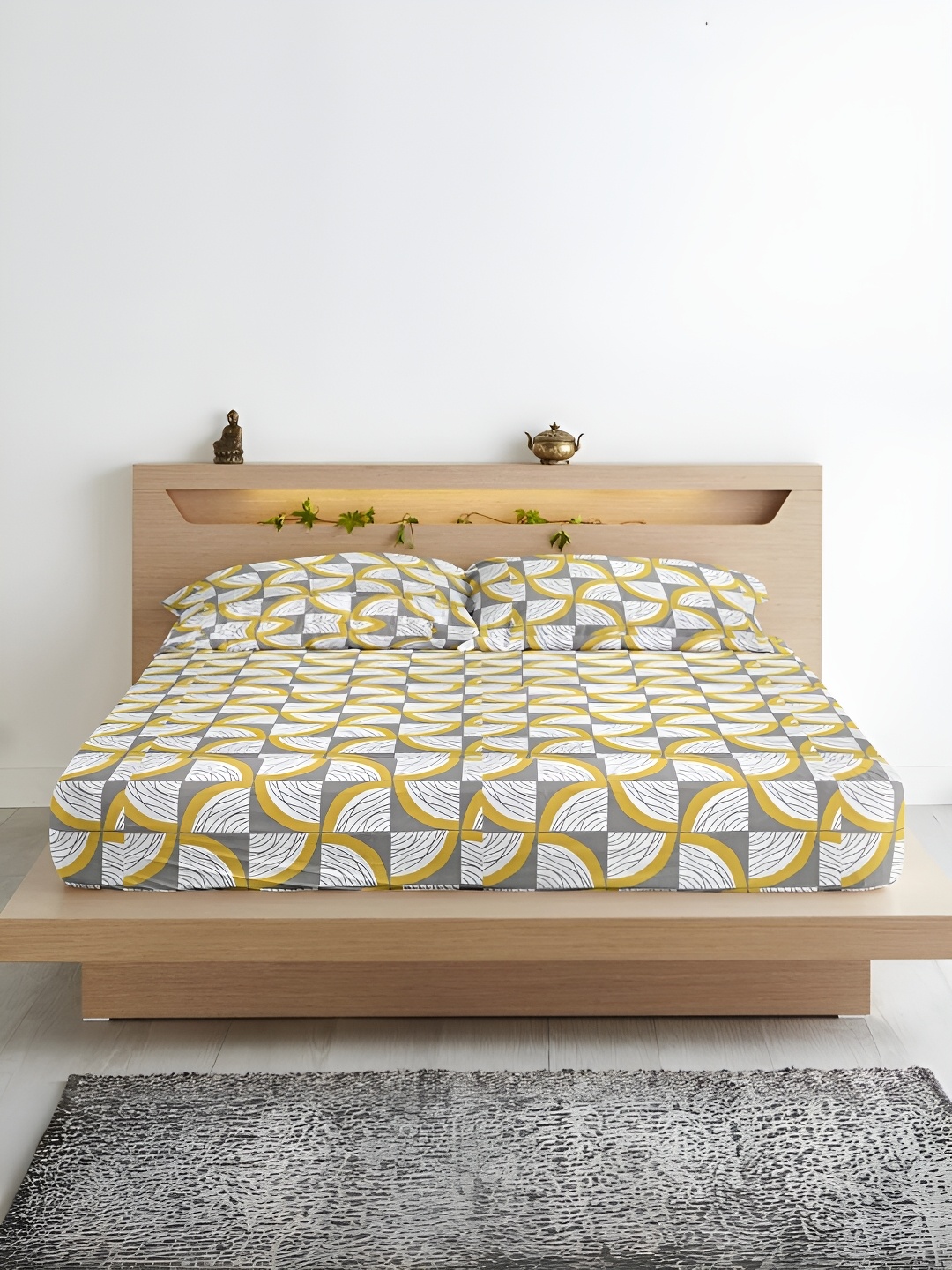 

Aurave Yellow Geometric Microfiber Fitted 210 TC King Bedsheet with 2 Pillow Covers