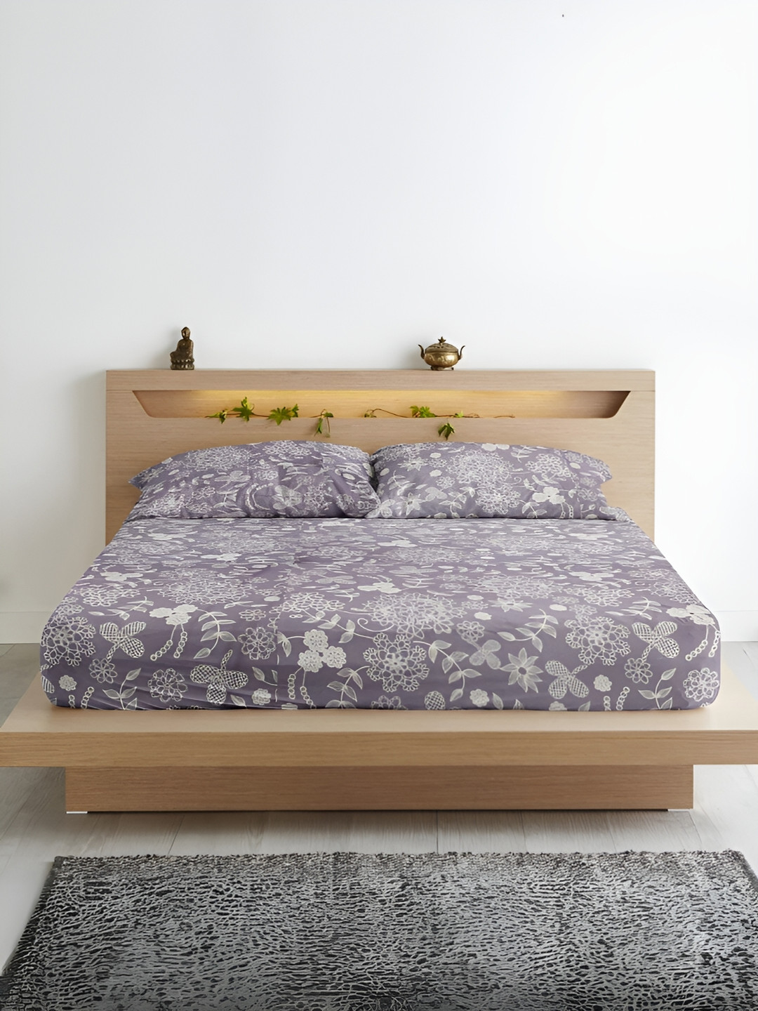 

Aurave Purple & White Floral Microfiber 210 TC Fitted Queen Bedsheet With 2 Pillow Covers