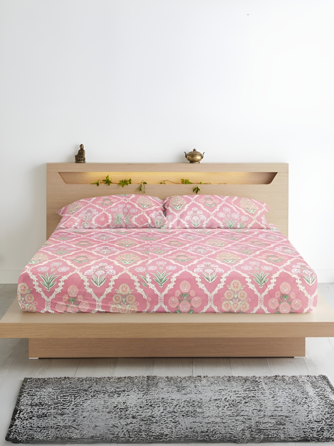 

Aurave Pink & White Floral Microfiber Fitted 210 TC King Bedsheet with 2 Pillow Covers