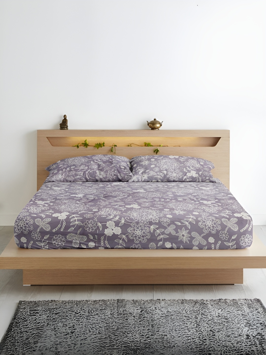Aurave Purple & White Floral Microfiber 210 TC Fitted King Bedsheet With 2 Pillow Covers
