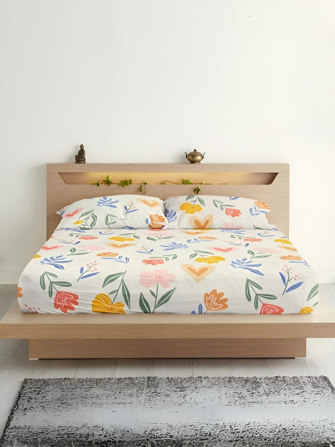 

Aurave White & Green Floral Microfiber Fitted 210 TC Queen Bedsheet with 2 Pillow Covers