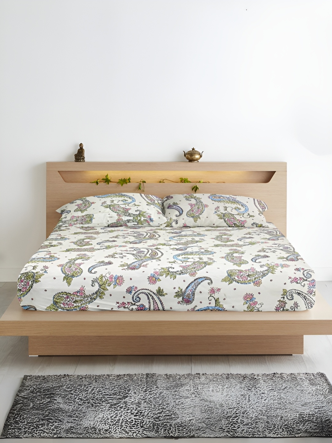 

Aurave White & Pink Floral Microfiber 210 TC Fitted King Bedsheet With 2 Pillow Covers