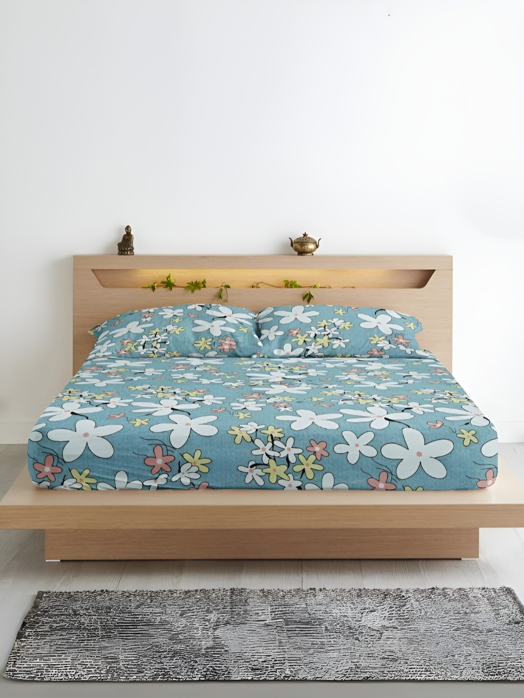 

Aurave Blue Floral Printed Microfiber 210 TC Fitted King Bedsheet with 2 Pillow Covers
