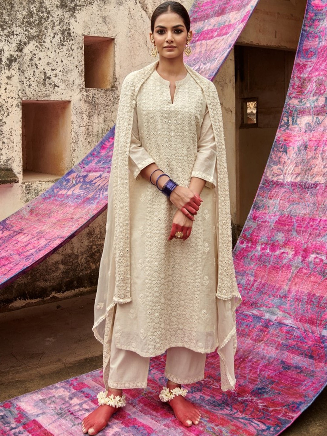 

KARAJ JAIPUR Floral Embroidered Round Neck Three-Quarter Sleeves Chanderi Silk Kurta Set, Off white