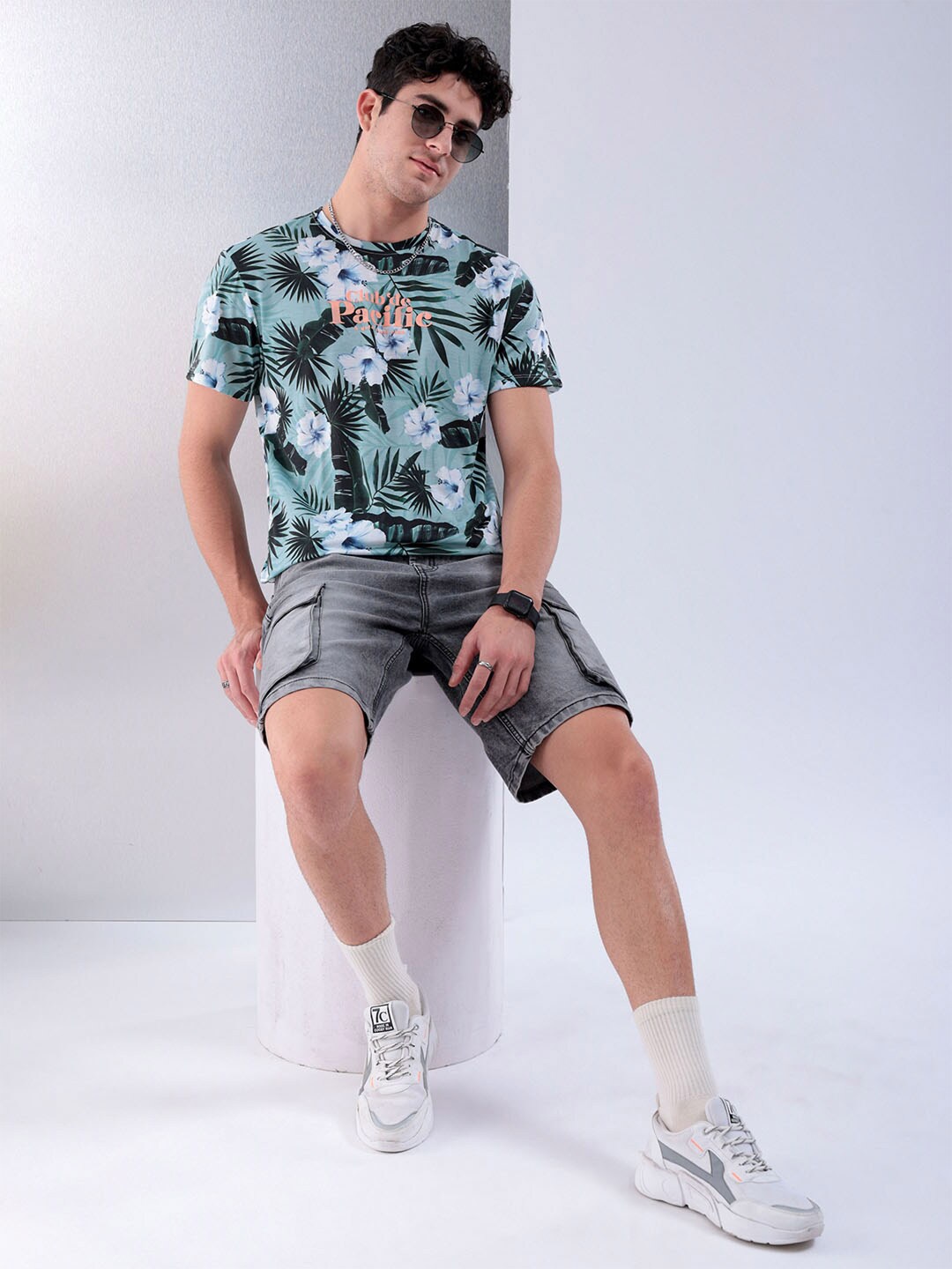 

The Indian Garage Co Blue Tropical Printed Slim Fit T-shirt