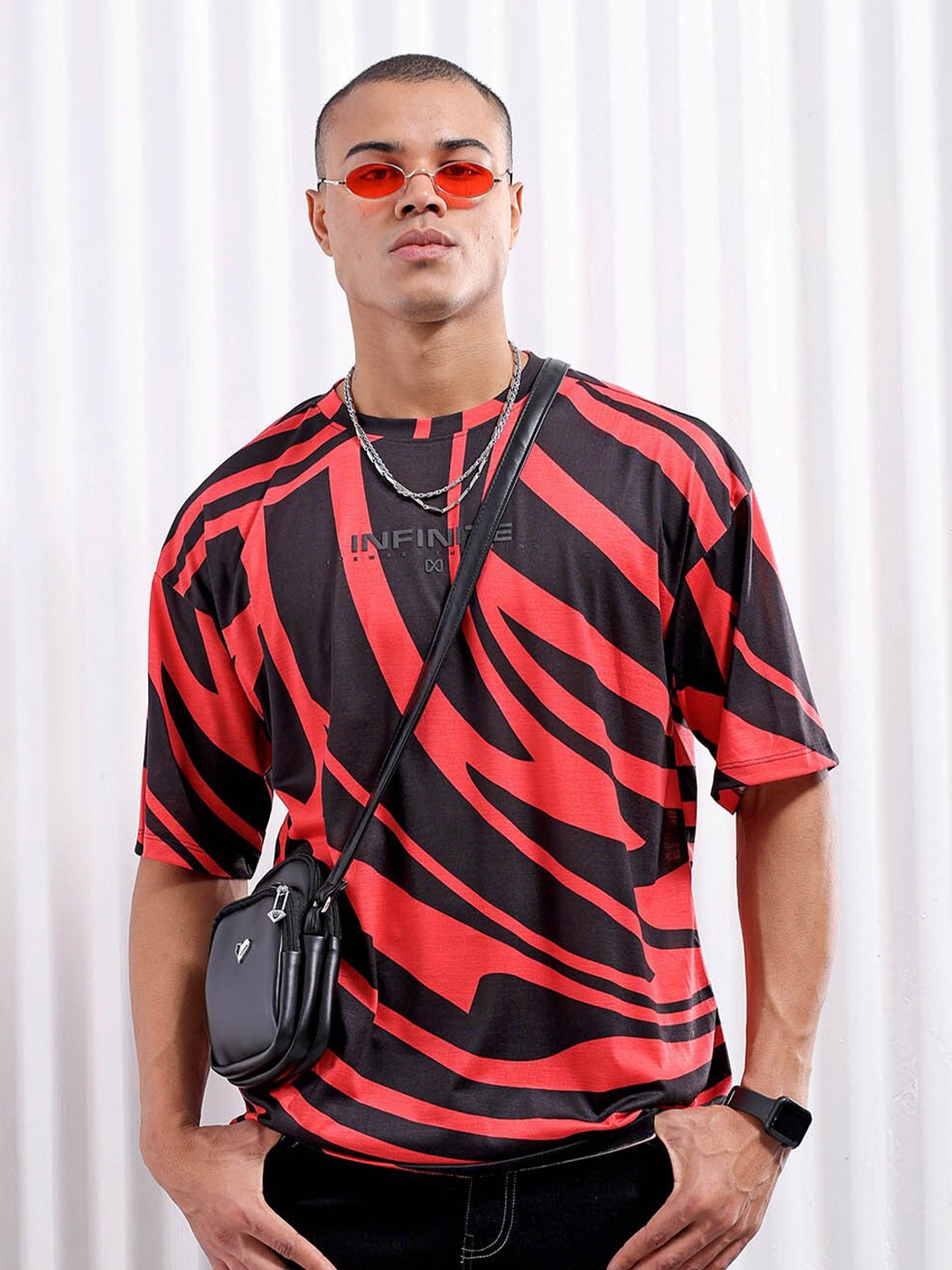 

The Indian Garage Co Black Abstract Printed Drop Shoulder Sleeves Oversized T-shirt