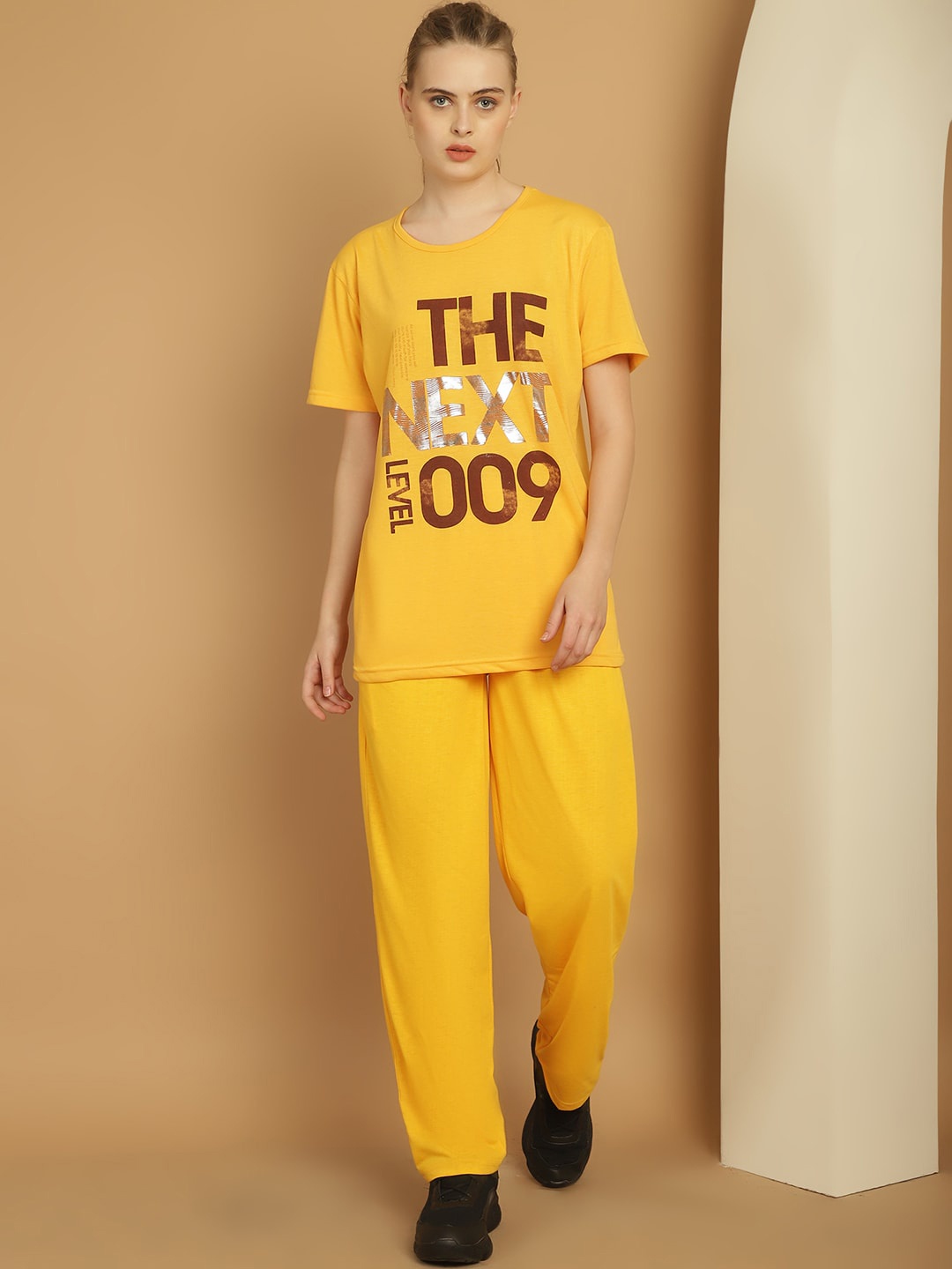 

MACK JONNEY Typography Printed Round Neck Cotton T-Shirt & Trousers, Yellow