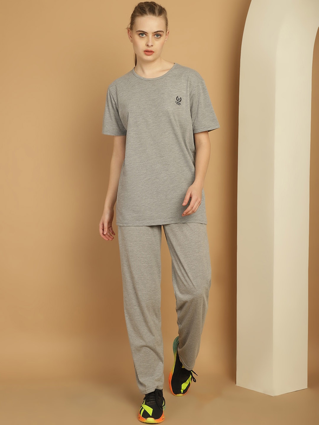 

MACK JONNEY Round Neck T-Shirt With Trouser, Grey