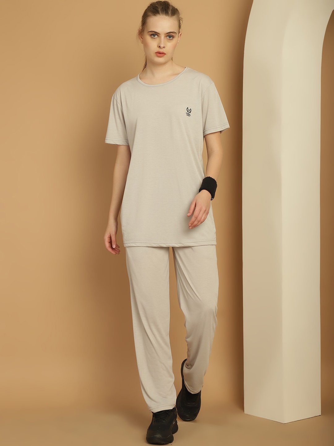 

MACK JONNEY Round Neck Cotton T-Shirt & Trousers, Grey