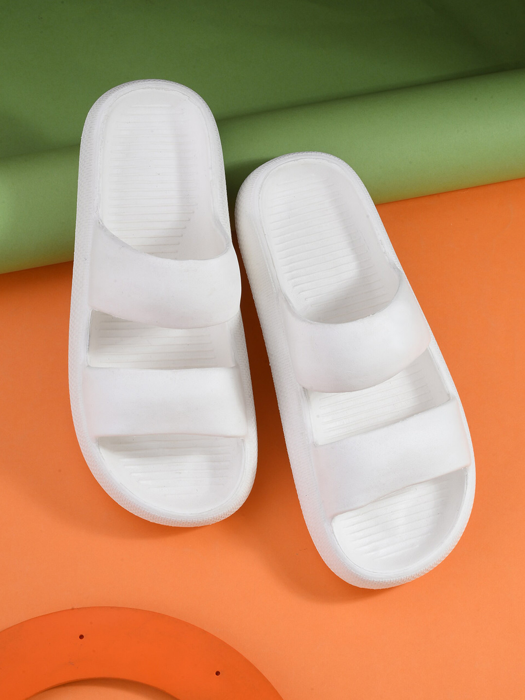 

The Roadster Lifestyle Co. Men White Flip Flops