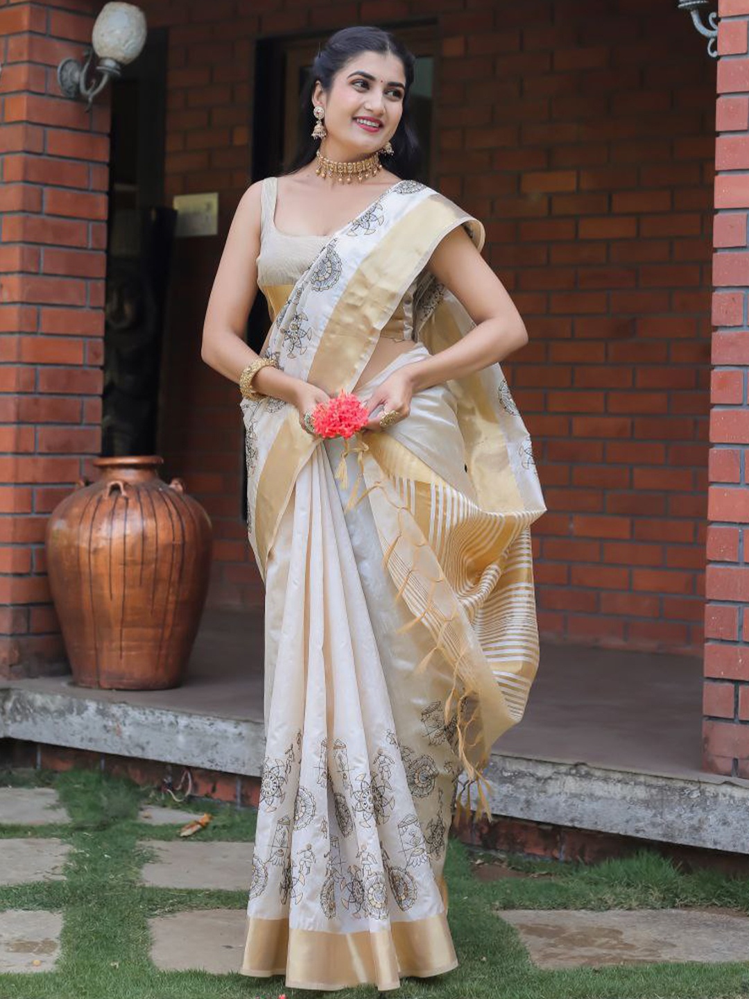 

BESUCHER Ethnic Motifs Woven Design Zari Jute Silk Tussar Saree, Cream