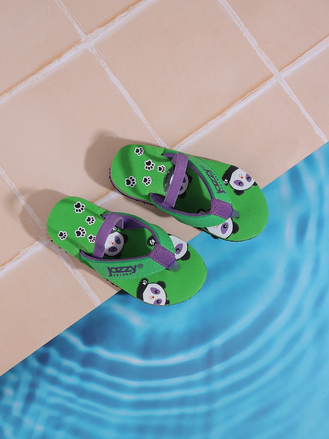 Jazzy Juniors Kids Printed Rubber Thong Flip-Flops, Green