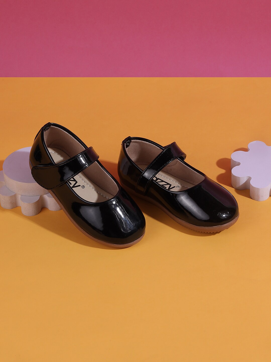 

Jazzy Juniors Girls Round Toe Ballerinas, Black