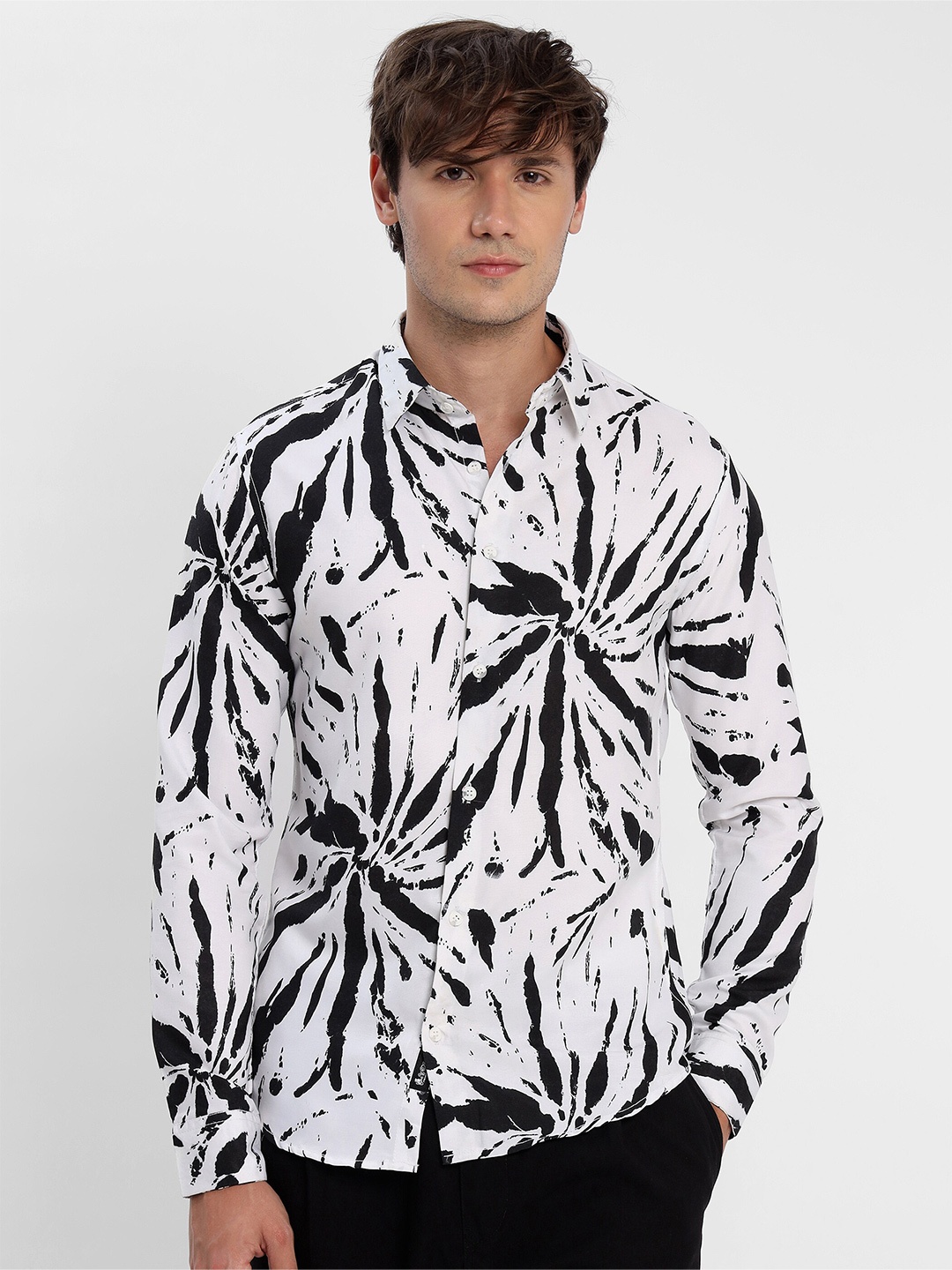 

Beyoung Classic Tie and Dye Casual Shirt, White