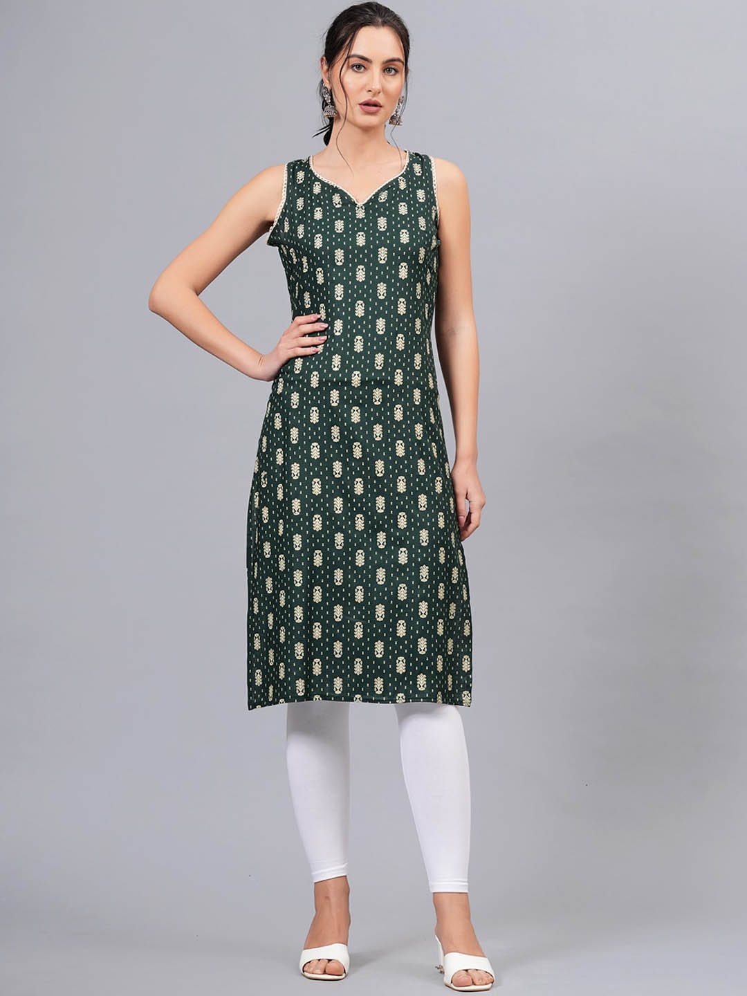 JC4U Paisley Printed V-Neck Straight Kurta, Green