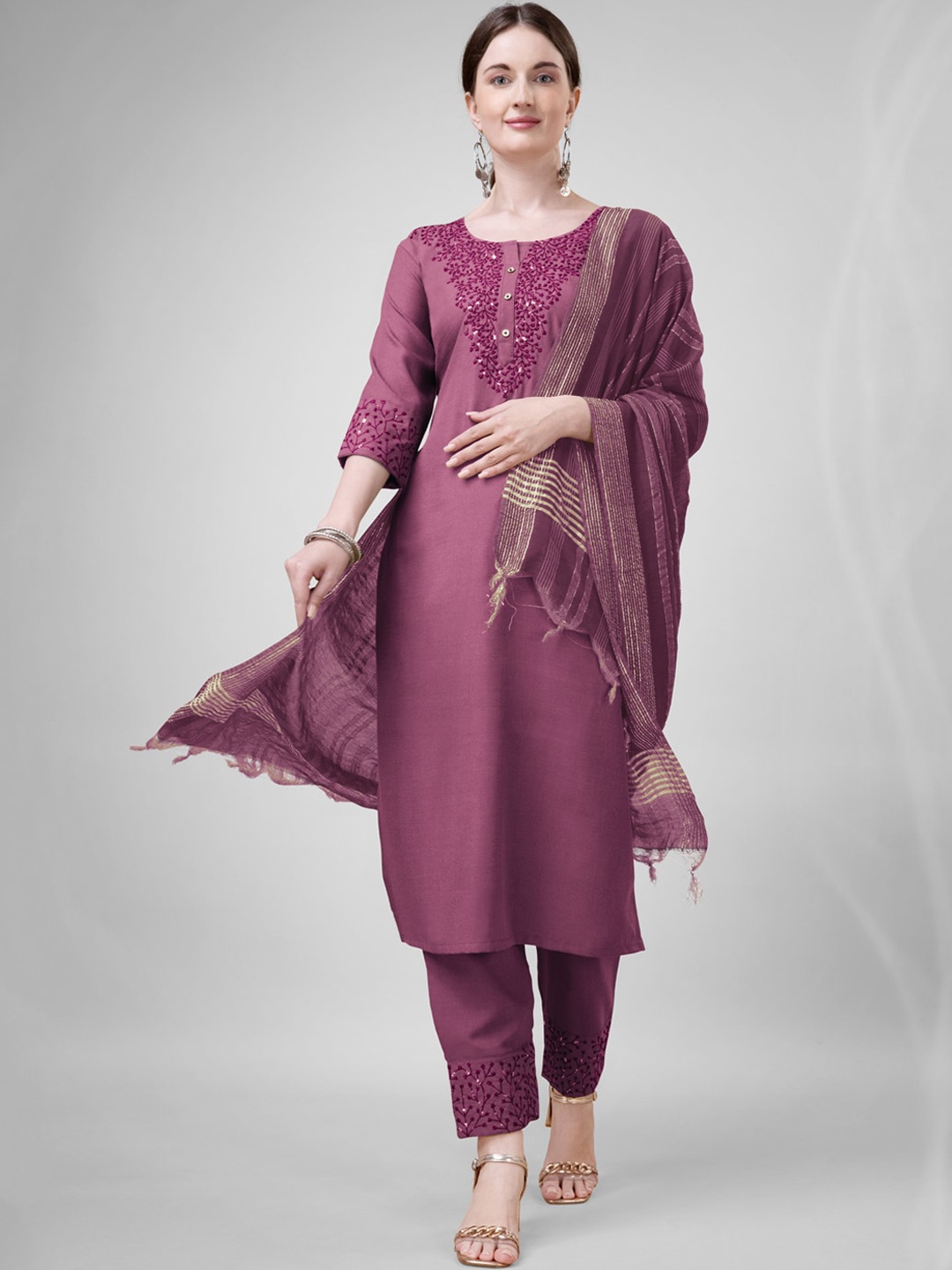 

ARADHNA Floral Yoke Design Regular Sequinned Straight Kurta With Trousers & Dupatta, Purple