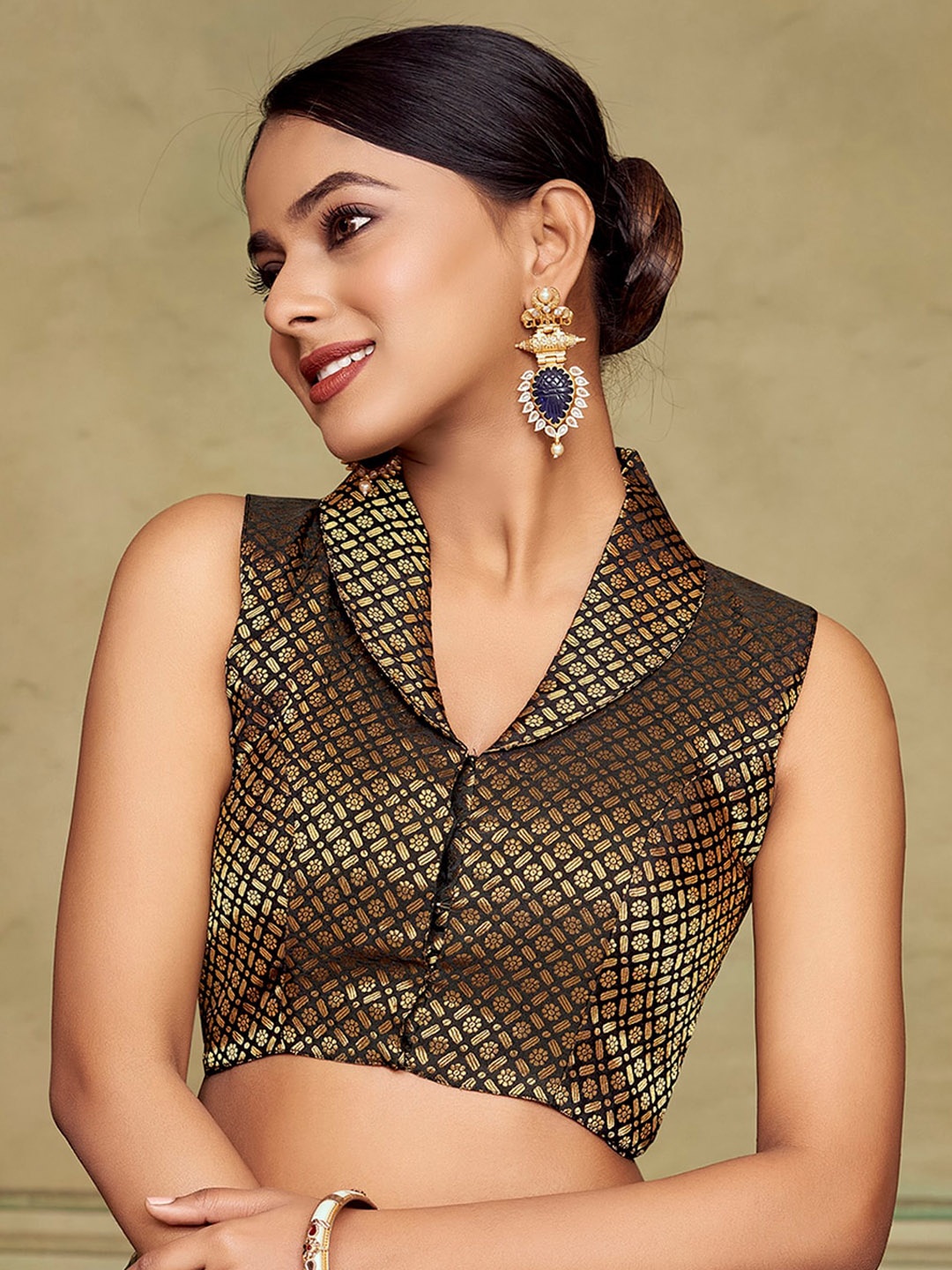 

Vardha Brocade Detailed Collar Neck Padded Saree Blouse, Black