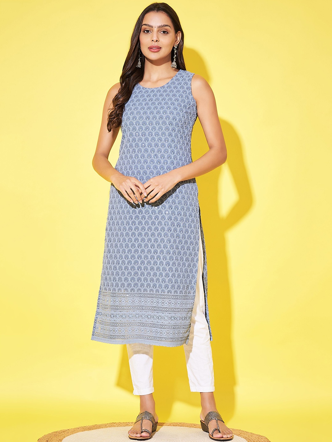 Shopping Queen Geometric Embroidered Sequinned Sleeveless Straight Kurta, Grey