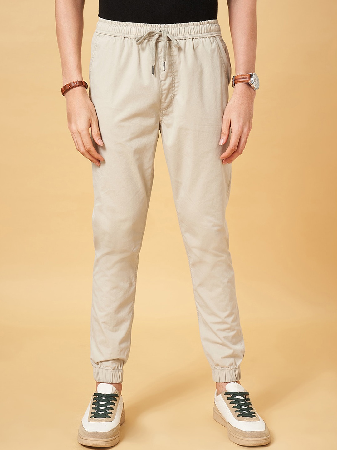 

Urban Ranger by pantaloons Men Mid-Rise Slim Fit Pure Cotton Joggers, Beige