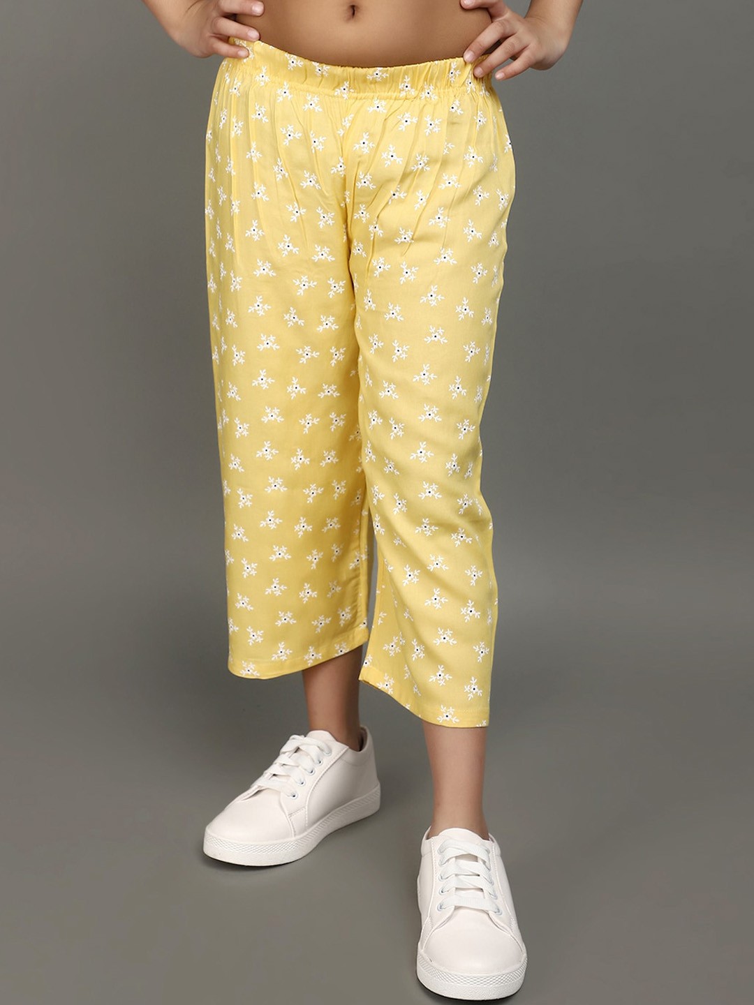 

V-Mart Girls Printed Mid-Rise Capris, Yellow
