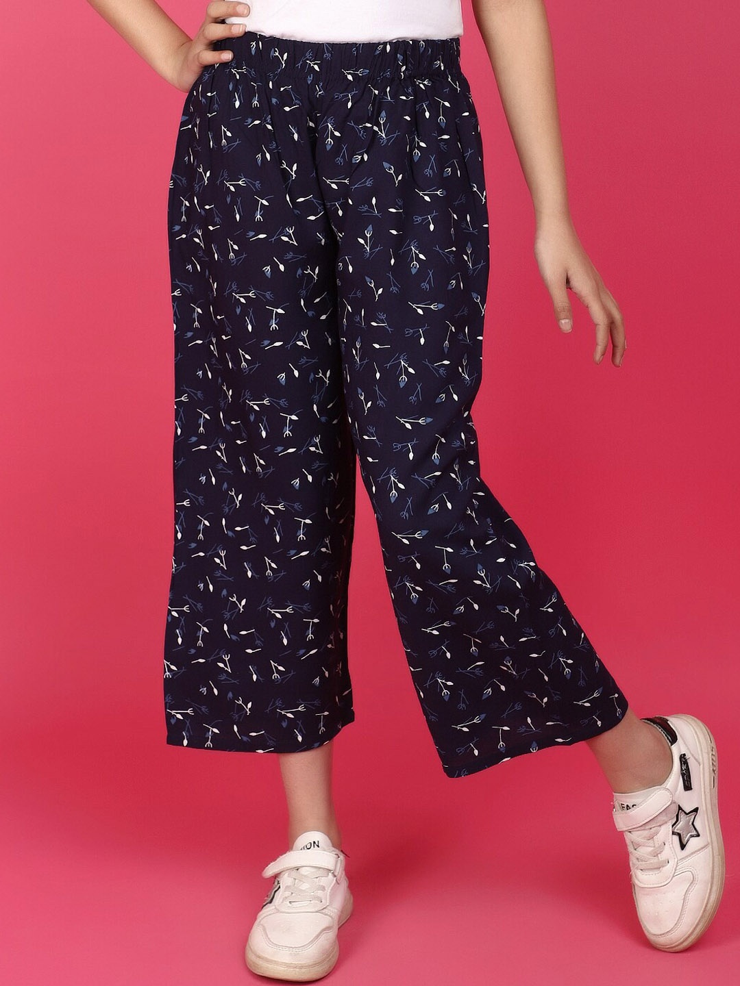 

V-Mart Girls Floral Printed Cropped Parallel Trousers, Navy blue