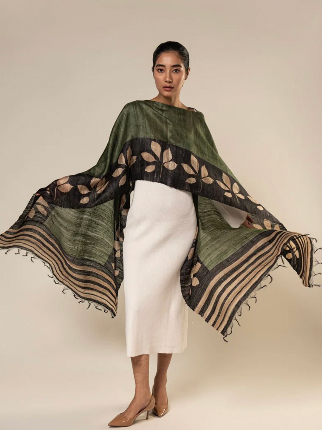 

AESHAANE Floral Printed Pure Silk 3 In 1 Cape Top, Green