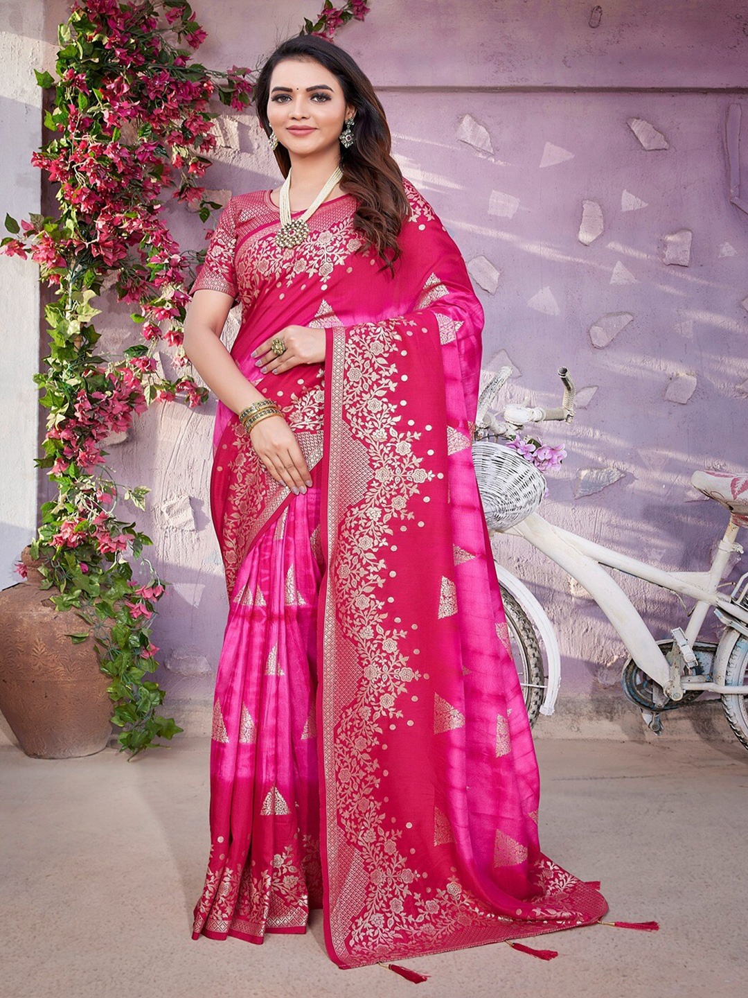 

Vilochan Woven Design Zari Pure Silk Banarasi Saree, Pink