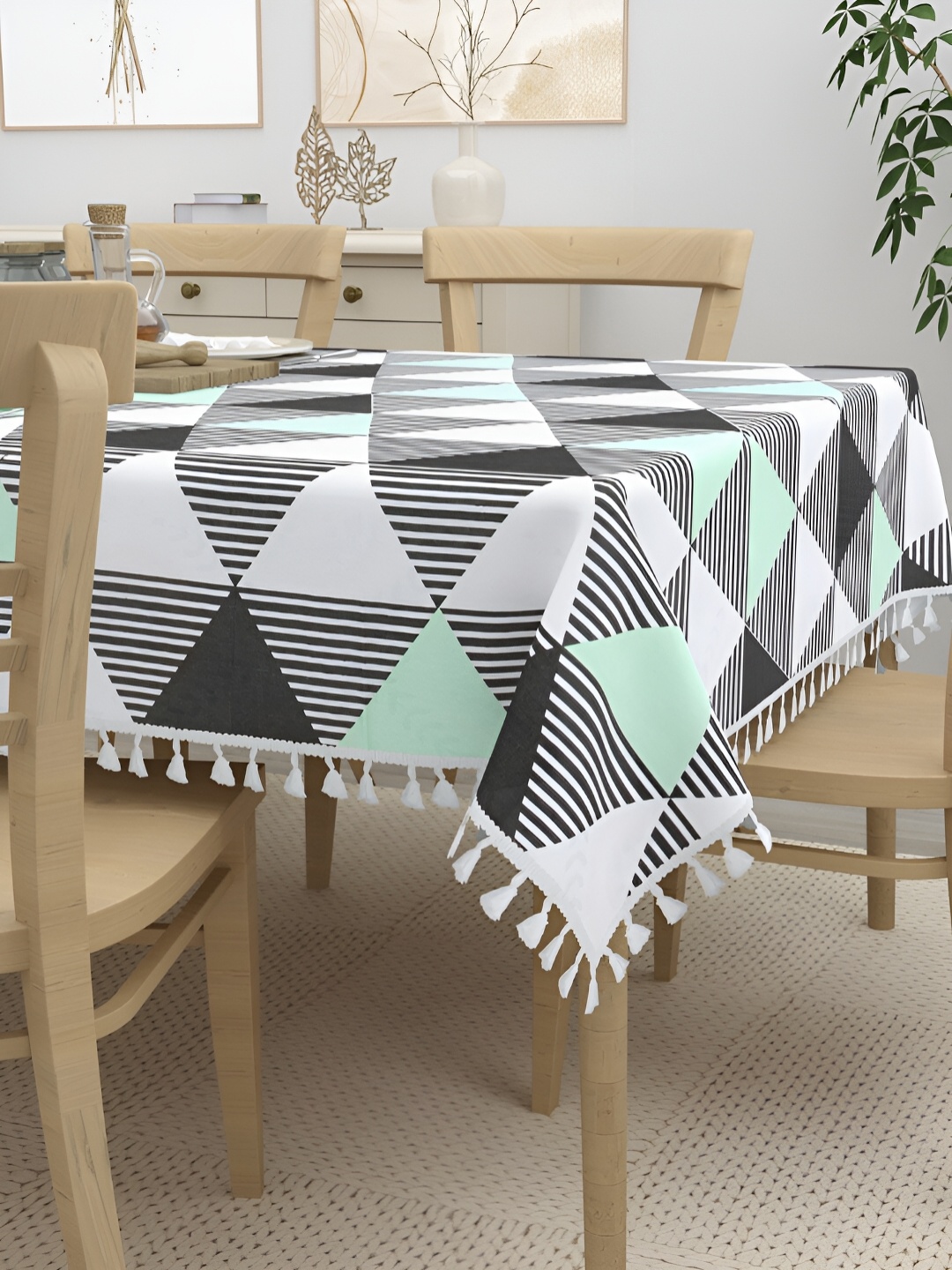 

HOME AFFAIRS White Geometric Printed Anti-Slip Cotton 4-Seater Table Cover