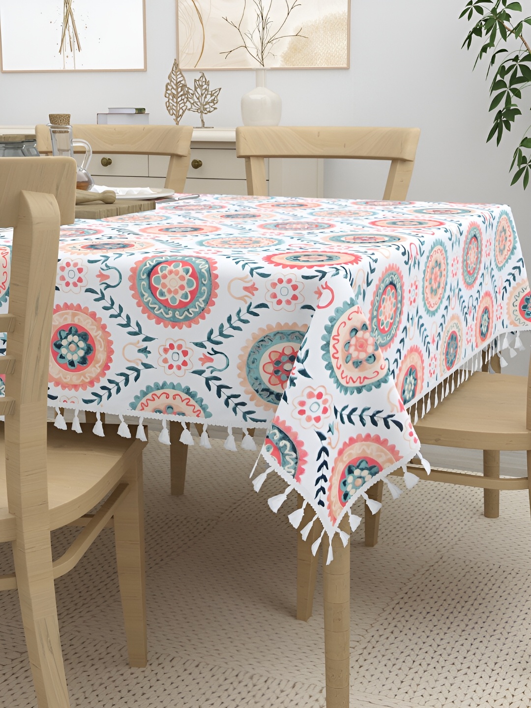 

HOME AFFAIRS White Ethnic Motifs Anti-Slip Cotton 6-Seater Table Cover