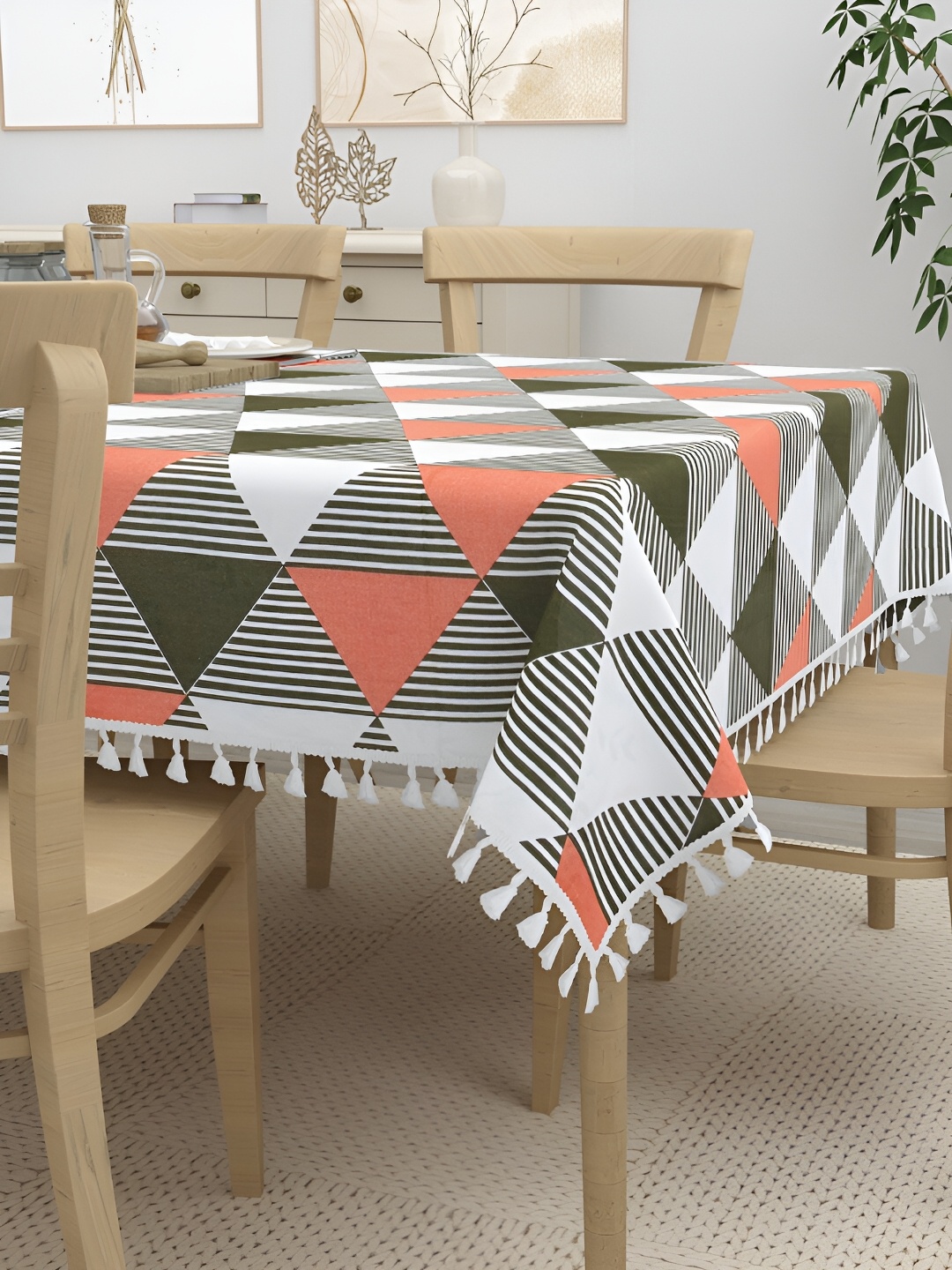 

HOME AFFAIRS Black Geometric Printed Anti-Slip Cotton 6-Seater Table Cover