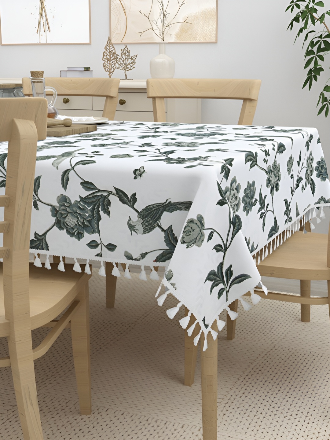HOME AFFAIRS White Floral Anti-Slip Cotton 4-Seater Table Cover