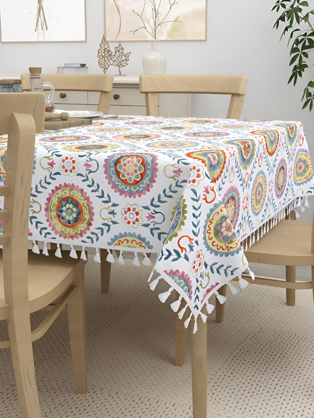 

HOME AFFAIRS White Anti-Slip Cotton 4-Seater Table Cover