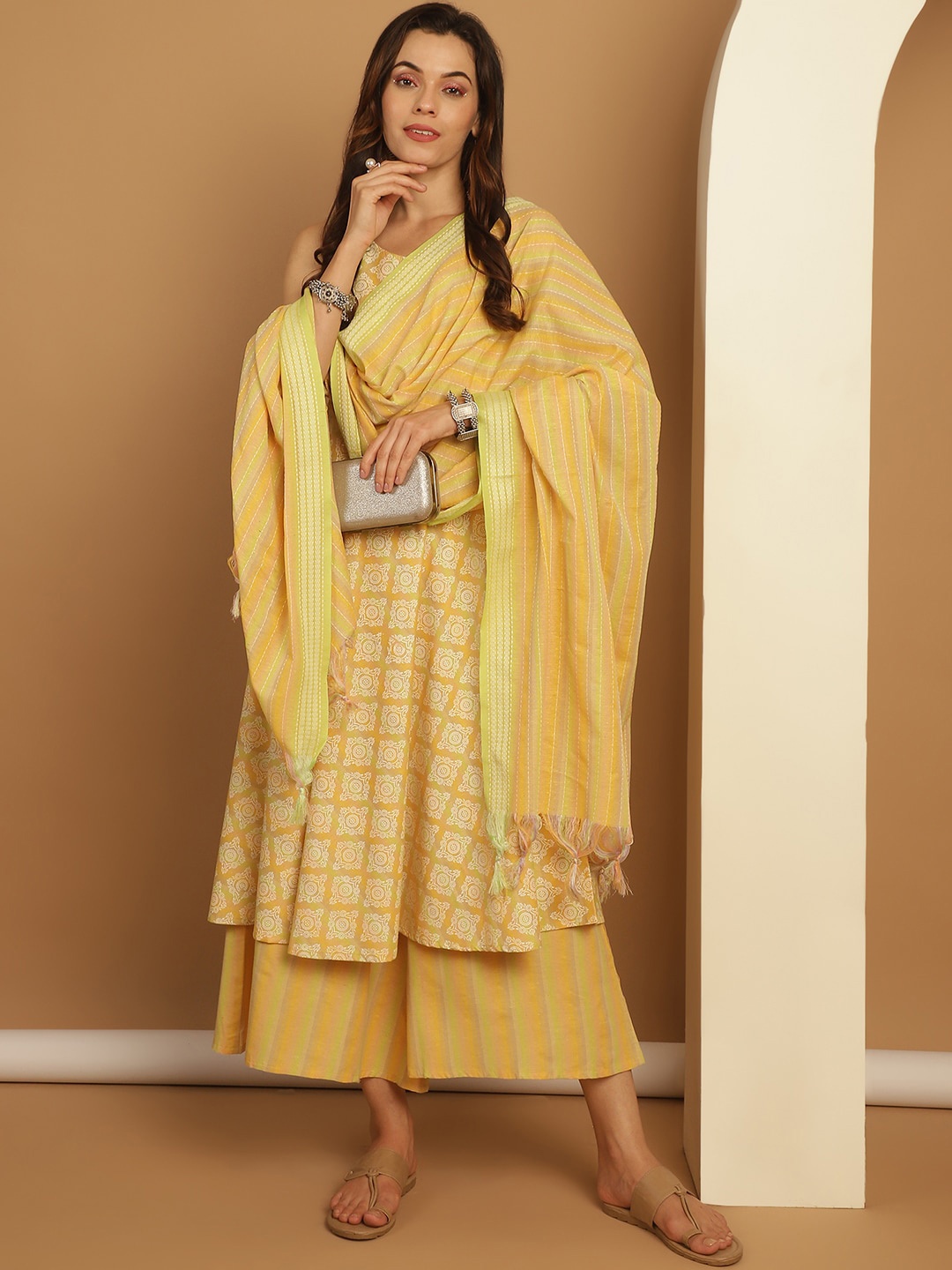

Jompers Geometric Printed Regular Kurta with Trousers & Dupatta, Yellow
