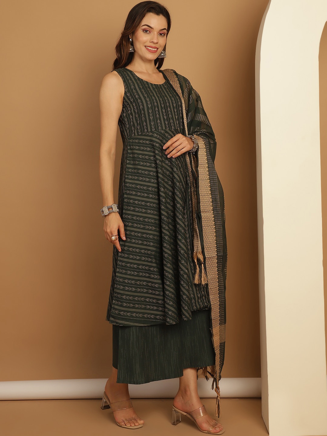 

Jompers Geometric Printed Regular Kurta with Palazzos & Dupatta, Olive