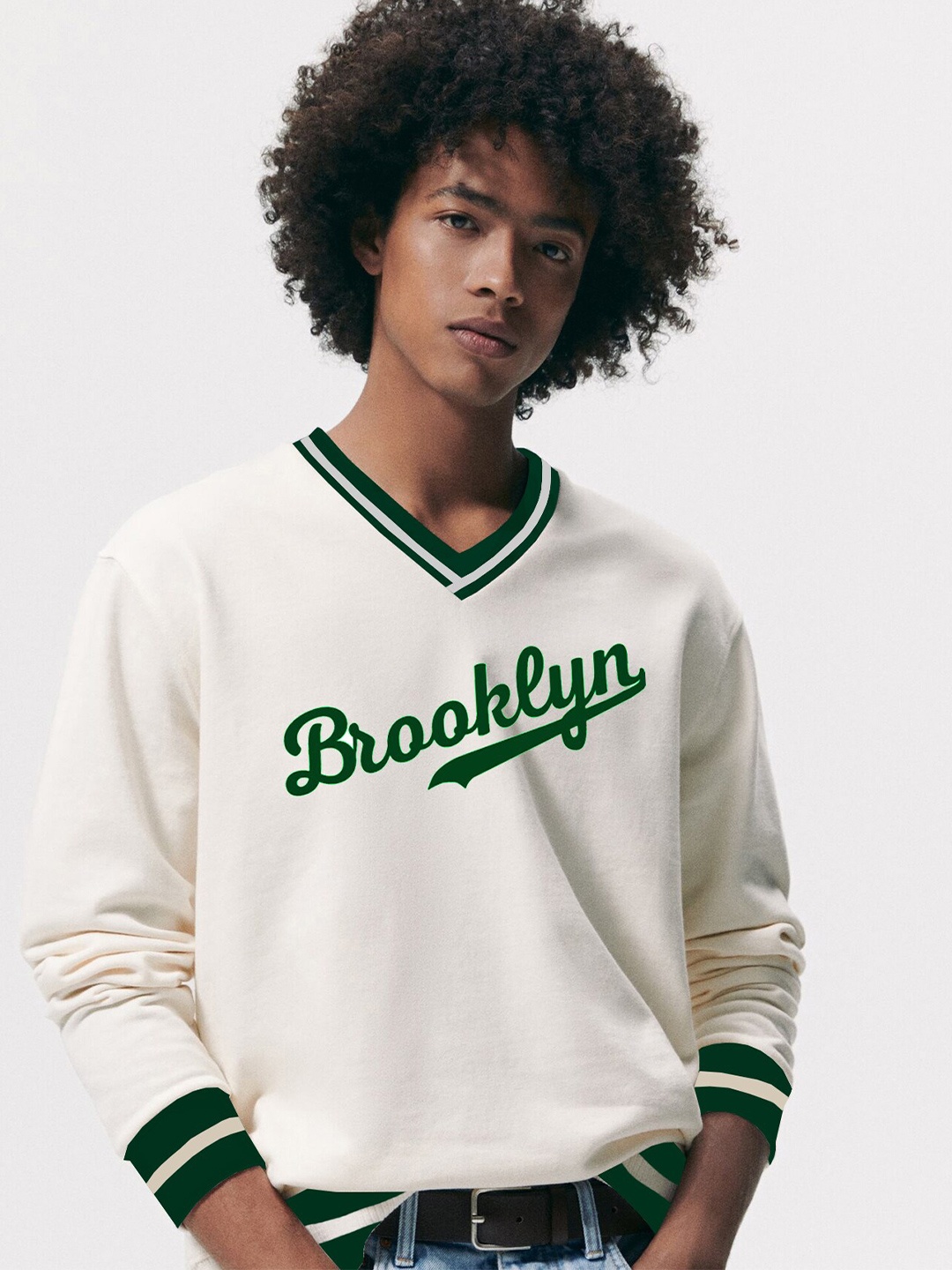 

CLAFOUTIS Typography Printed V-Neck T-shirt, White