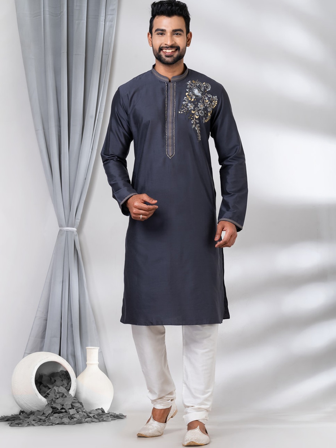 

HU - Handcrafted Uniquely Thread Work Cotton Straight Kurta, Grey