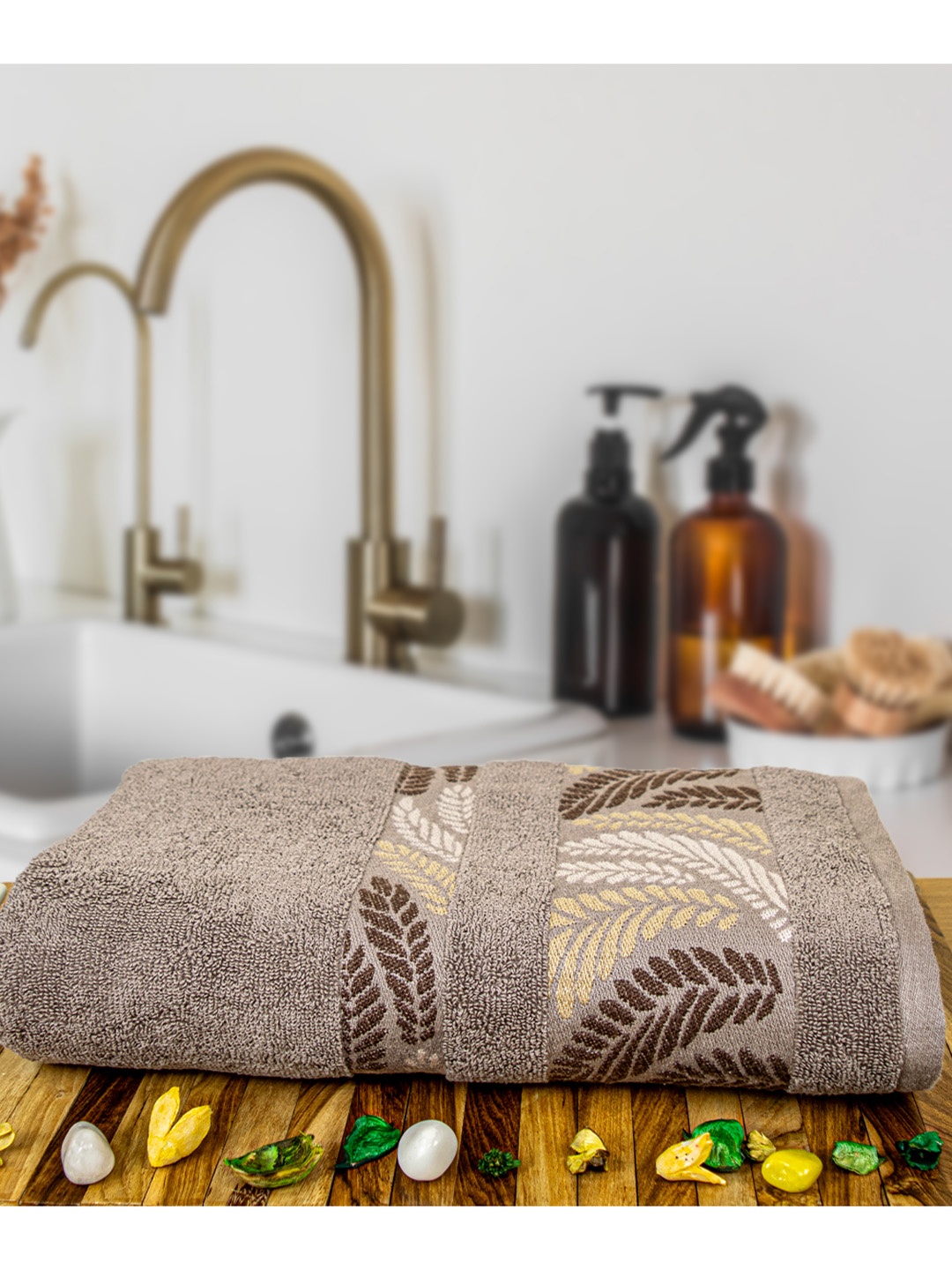 

RANGOLI Brown & White Terry Cotton 460 GSM Bath Towel