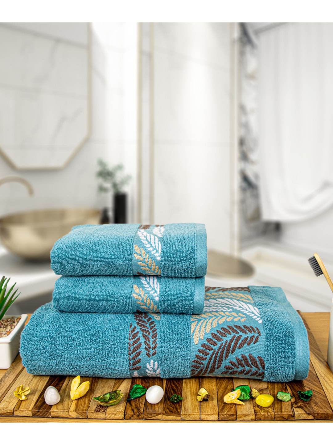 

RANGOLI Teal Blue & Maroon 3 Pieces Self Design Pure Cotton 470 GSM Towel Set