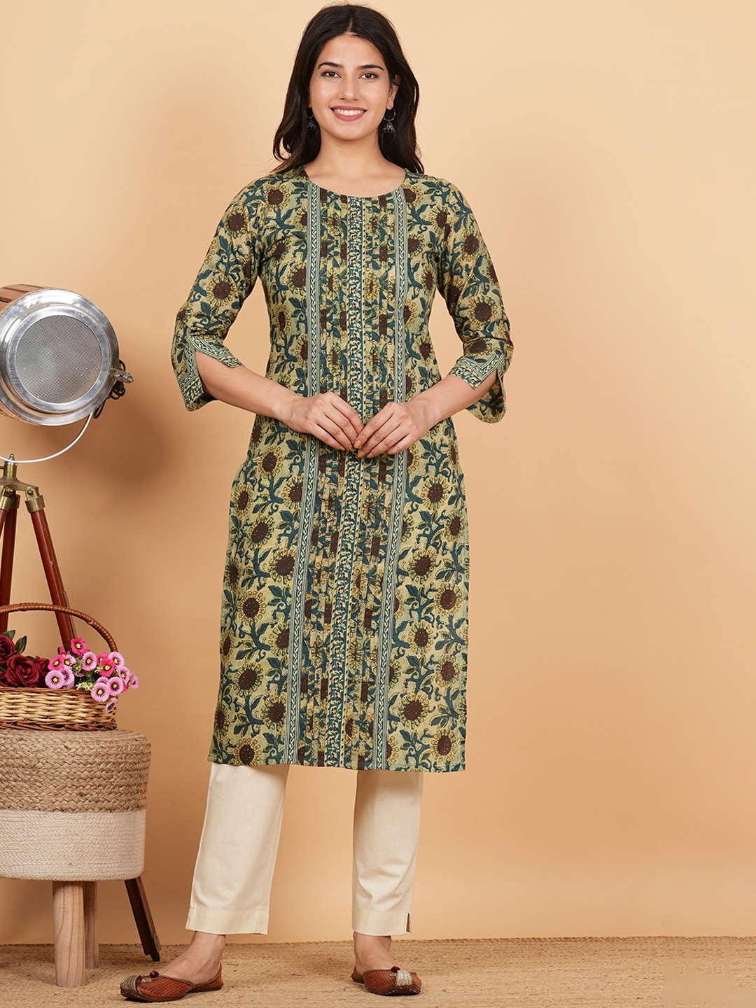 

Vbuyz Floral Printed Round Neck Straight Kurta, Blue