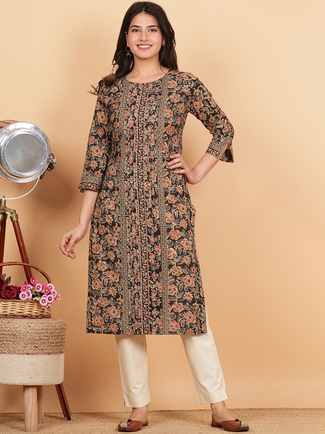 Vbuyz Floral Printed Round Neck Straight Kurta, Black