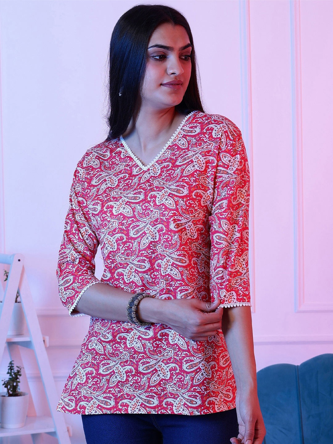 

PockMAN Paisley Printed V-Neck Pure Cotton Straight Kurti, Pink