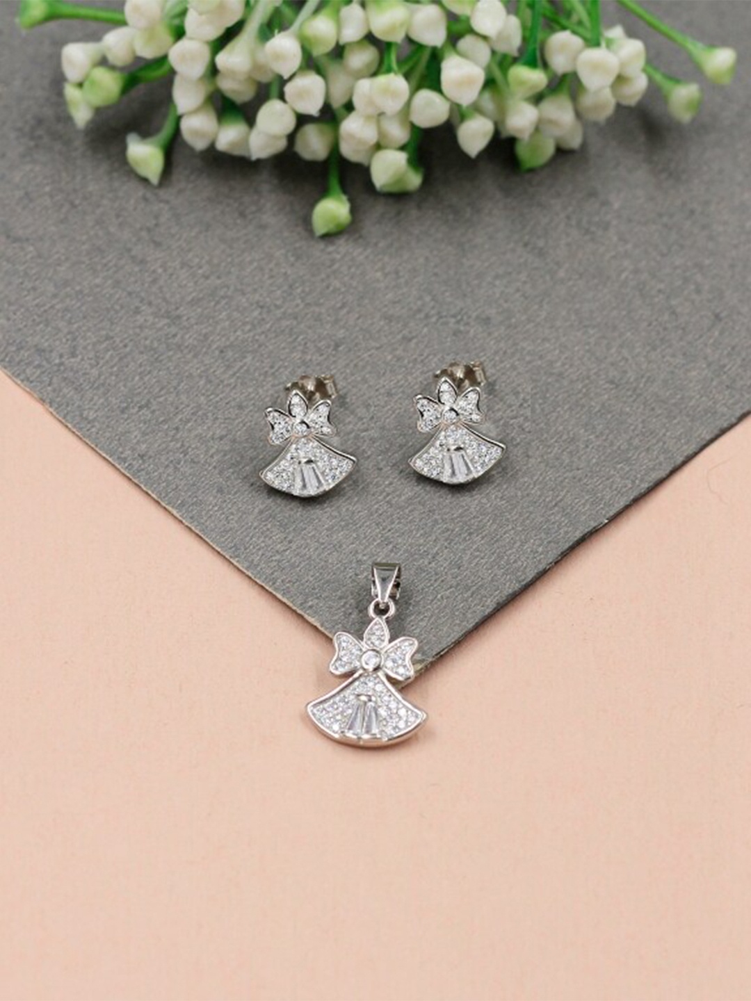 

SANGEETA BOOCHRA Silver Cubic Zirconia Pendant and Earrings