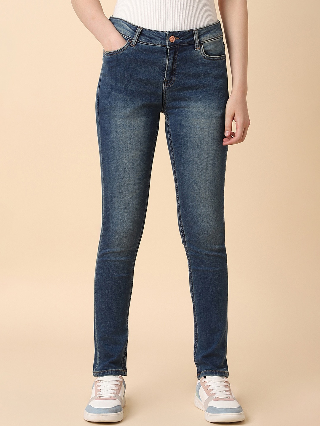 

Allen Solly Woman Slim Fit Heavy Fade Clean Look Stretchable Jeans, Navy blue