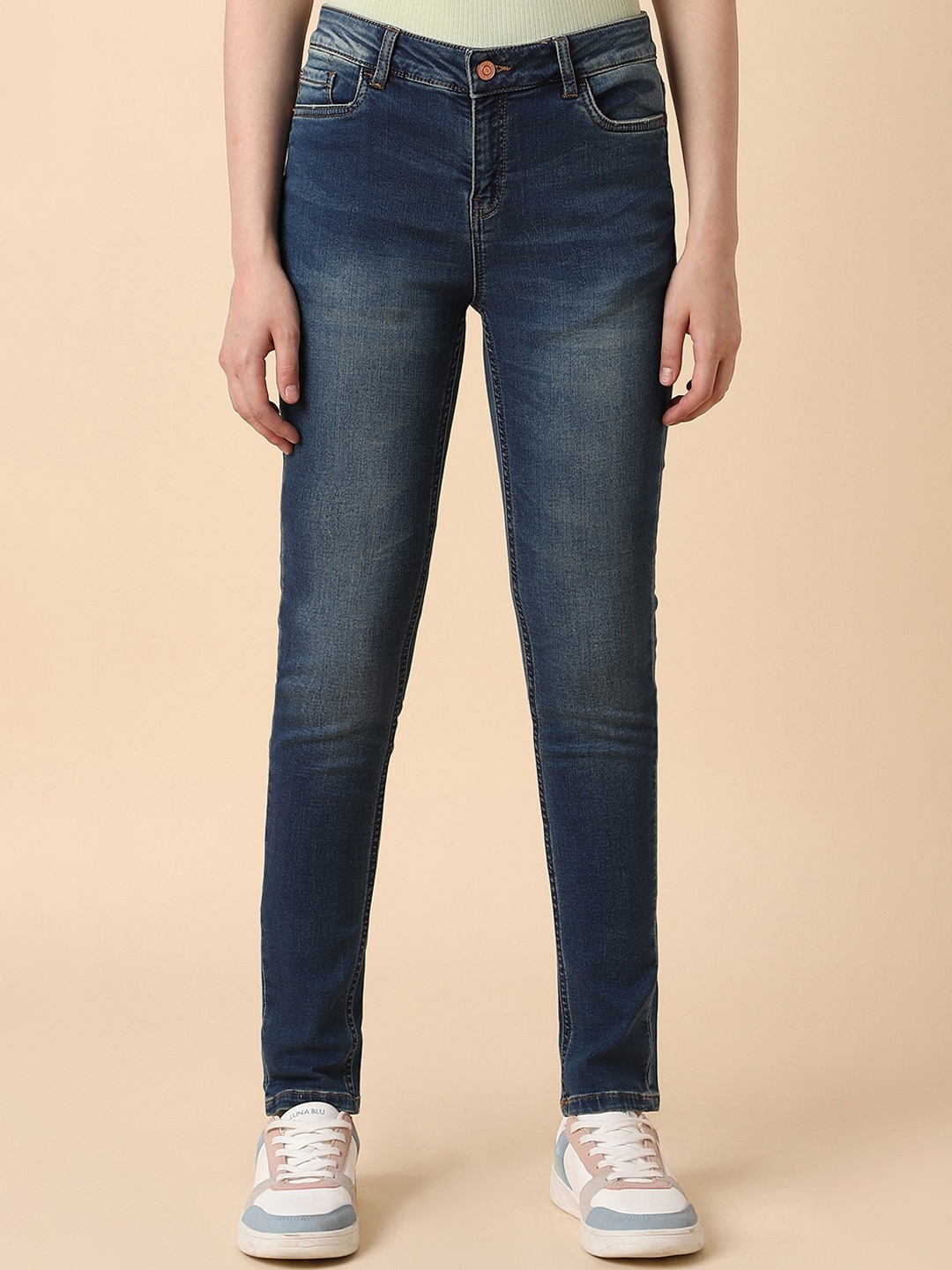 

Allen Solly Woman Slim Fit Light Fade Clean Look Stretchable Jeans, Navy blue