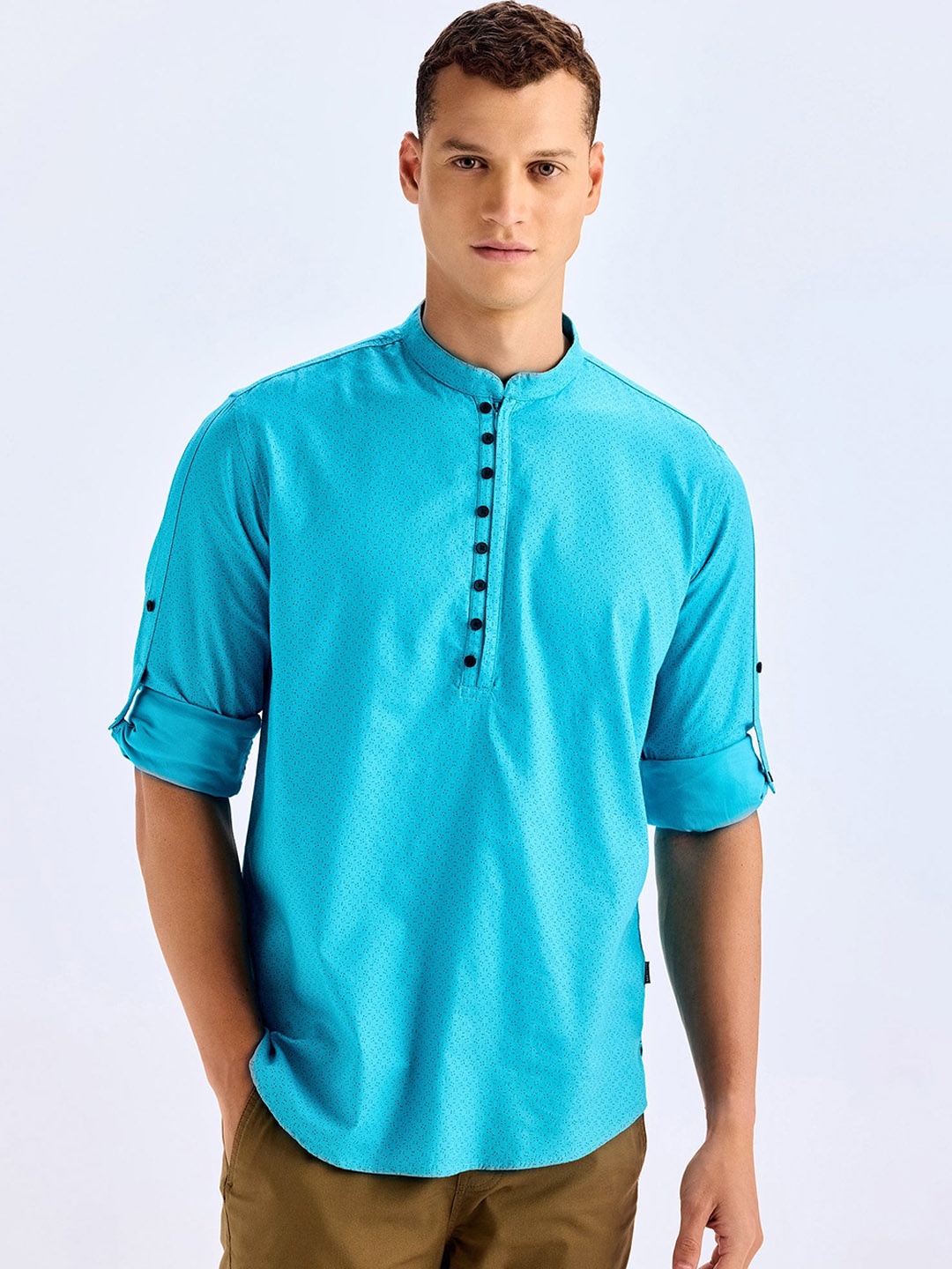 

Red Flame Mandarin Collar Roll-Up Sleeves Cotton Straight Kurta, Blue