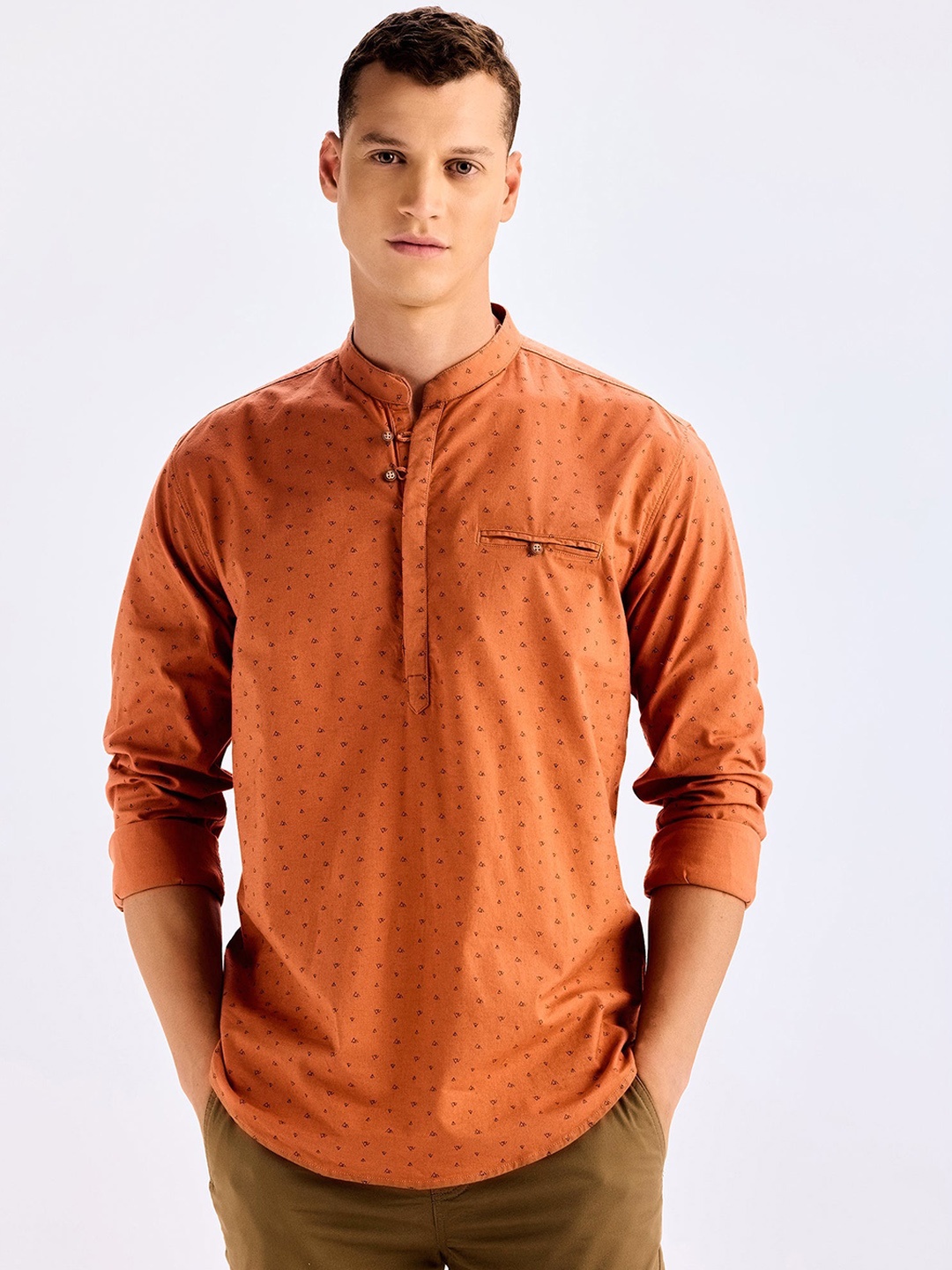

Red Flame Geometric Printed Mandarin Collar Long Sleeves Straight Kurta, Orange