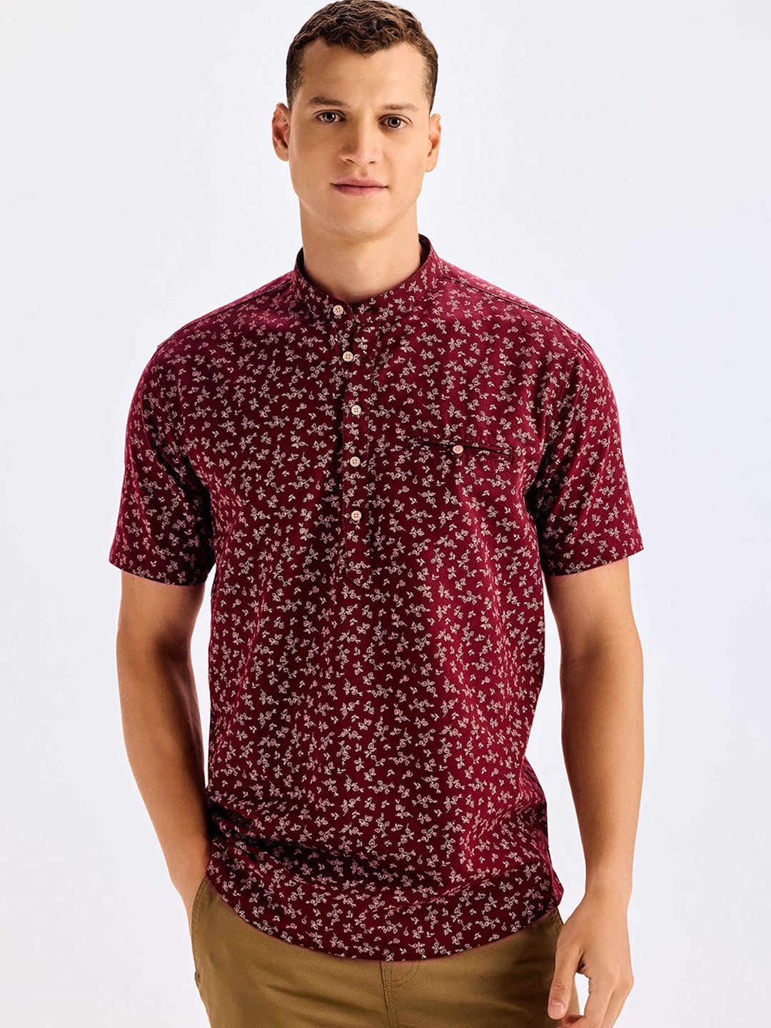 

Red Flame Mandarin Collar Short Sleeve Printed Casual Cotton Kurta, Maroon