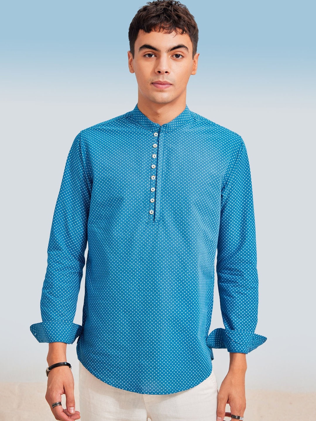 

Red Flame Mandarin Collar Long Sleeves Geometric Printed Straight Cotton Kurta, Blue