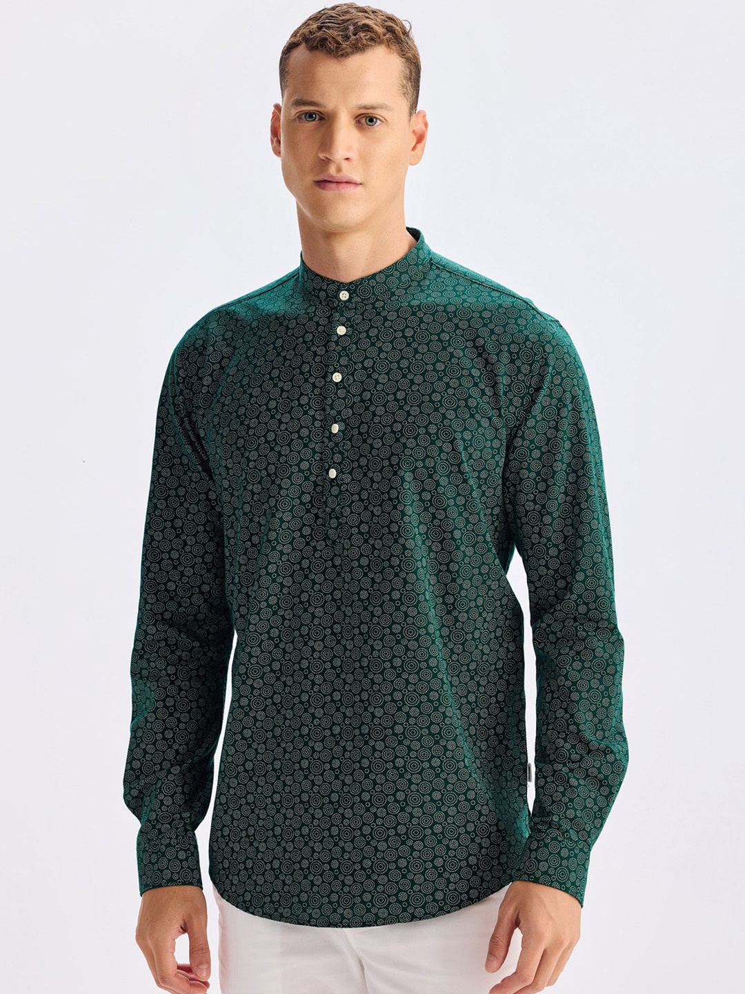 

Red Flame Geometric Printed Band Collar Pure Cotton Kurta, Green